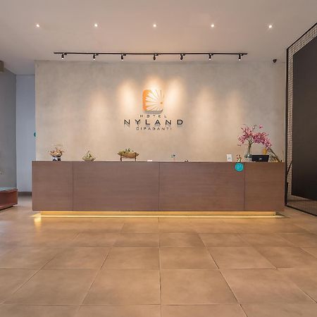红多兹Plus酒店-西帕甘地街3号 万隆 外观 照片