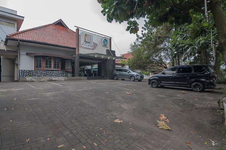 红多兹Plus酒店-西帕甘地街3号 万隆 外观 照片
